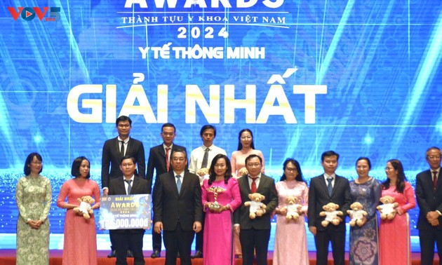 Journée des médecins vietnamiens: hommage aux combattants en blouse blanche