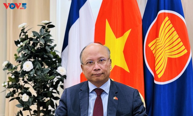 Visite d’Emmanuel Macron: L’ambassadeur du Vietnam en France salue l’élargissement du partenariat stratégique global 