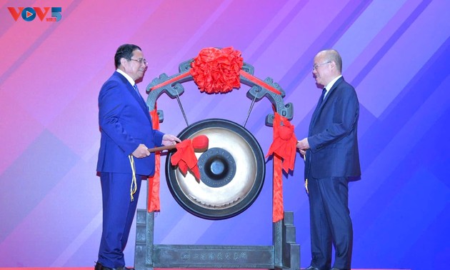 Pham Minh Chinh explore les mécanismes de développement de la Bourse de Shanghai