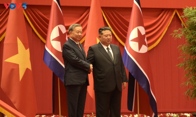 Pyongyang: Kim Jong-un préside la cérémonie d’accueil officielle en l’honneur de Tô Lâm 