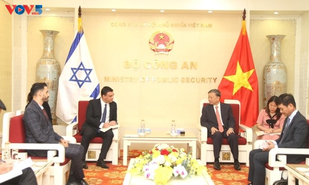 Le ministre de la Sécurité publique rencontre l'ambassadeur d’Israël au Vietnam