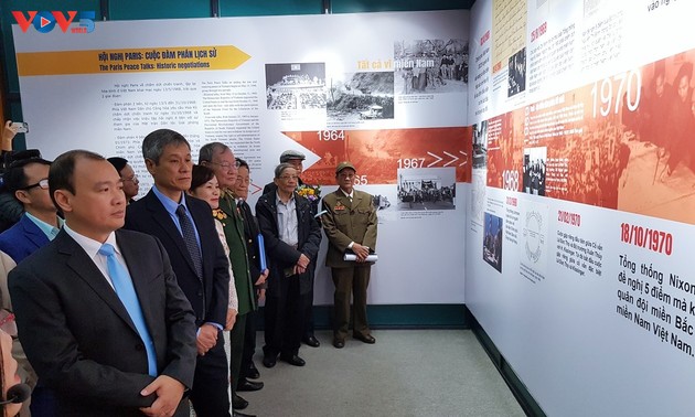 Vernissage de l'exposition d'archives «Conférence de Paris - Négociations historiques»