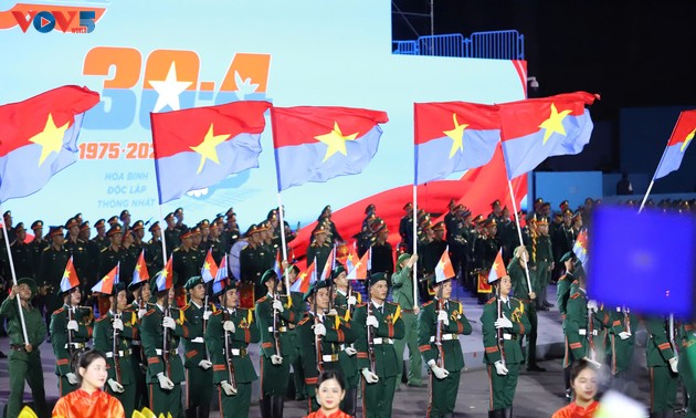 การฝึกซ้อมขบวนเดินพาเหรดในโอกาสรำลึกครบรอบ 50 ปีการปลดปล่อยภาคใต้ รวมประเทศเป็นเอกภาพ