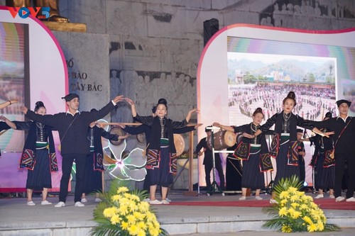 Honran la danza Xoe de la etnia Thai, Patrimonio Cultural Inmaterial de la Humanidad - ảnh 1