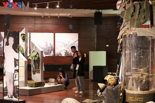 Exposición “Recuerdos del Día de la Reunificación” en el Museo de Hanói - ảnh 12