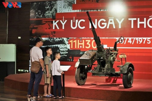 Exposición “Recuerdos del Día de la Reunificación” en el Museo de Hanói - ảnh 13