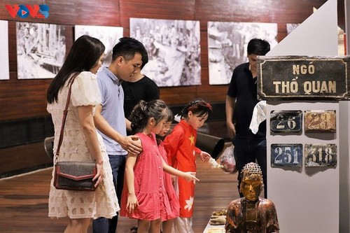 Exposición “Recuerdos del Día de la Reunificación” en el Museo de Hanói - ảnh 14