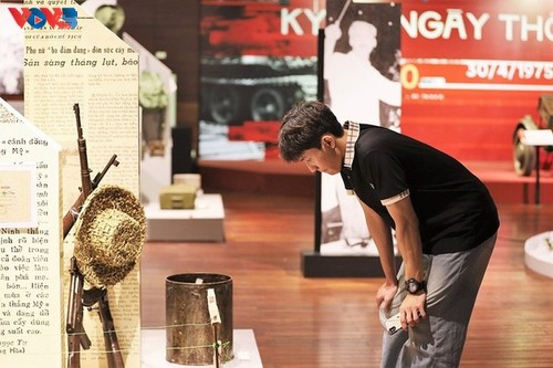 Exposición “Recuerdos del Día de la Reunificación” en el Museo de Hanói - ảnh 15