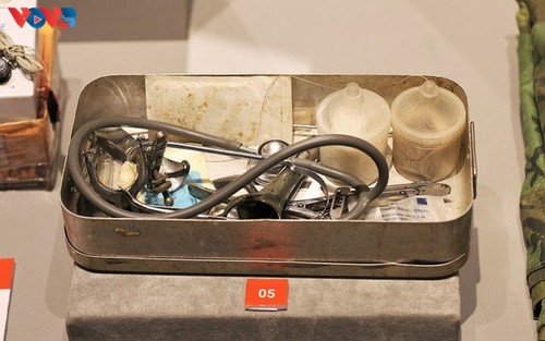 Exposición “Recuerdos del Día de la Reunificación” en el Museo de Hanói - ảnh 7