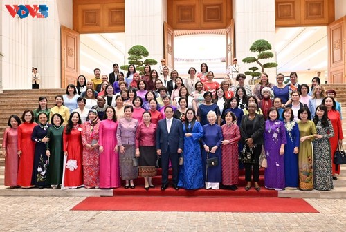 Mujeres diplomáticas elogiadas por sus contribuciones a la paz y el progreso - ảnh 1