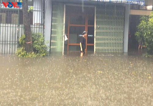 Depresión tropical se debilita y se desplaza al oeste-suroeste de Vietnam - ảnh 1