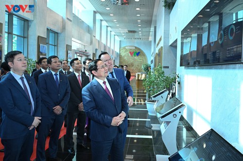 Primer Ministro insta a la Televisión de Vietnam a elevar su marca institucional - ảnh 1