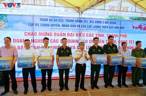 Llevan la primavera a las islas remotas de Vietnam - ảnh 1