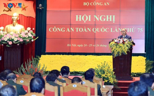 Nguyên Xuân Phuc plaide pour une police nationale performante - ảnh 1