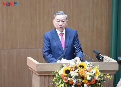 Tô Lâm appelle la Police populaire à suivre l’exemple du Président Hô Chi Minh - ảnh 1