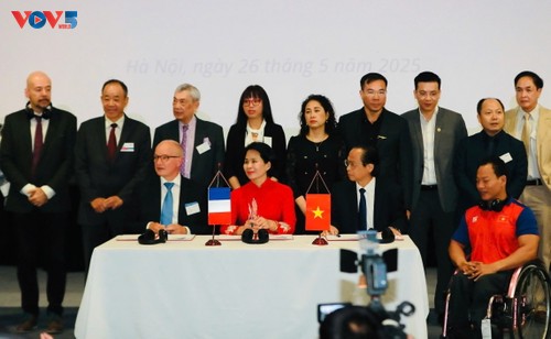 Signature d’un accord de coopération sportive Vietnam–France pour 2025-2028 - ảnh 1