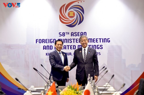 À Kuala Lumpur, Bùi Thanh Son multiplie les accords - ảnh 1