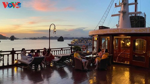 La baie d’Ha Long parmi les 50 plus belles merveilles naturelles du monde - ảnh 8