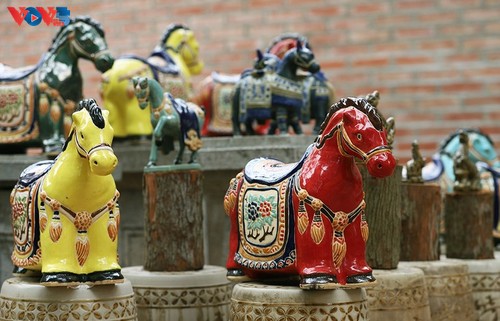 Les chevaux arrivent en ville - ảnh 19