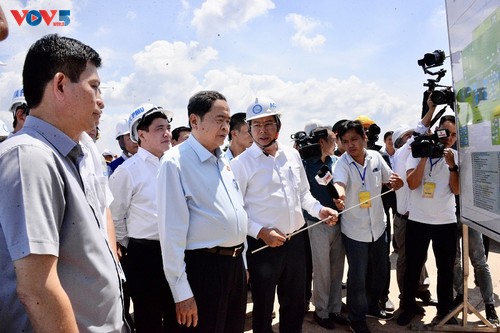 Parlamentspräsident Tran Thanh Man überprüft das Bauprojekt des internationalen Flughafens Long Thanh - ảnh 1