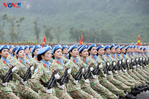 Die „Stahlrosen” in der Armee - ảnh 1