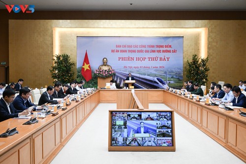 Premierminister Pham Minh Chinh fordert die Beschleunigung des Bautempos wichtiger Eisenbahnprojekte  - ảnh 2
