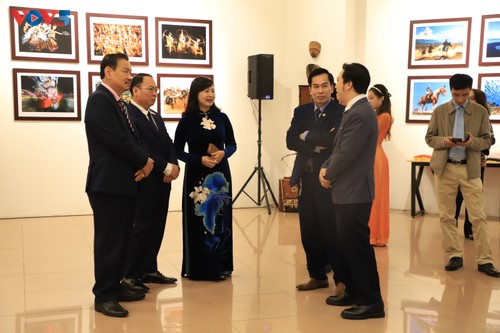 Pameran Foto : “Vietnam-Indonesia: Melalui Lensa Persahabatan“ - ảnh 4