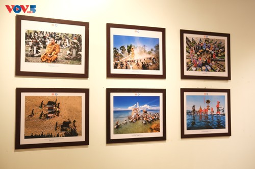 Pameran Foto : “Vietnam-Indonesia: Melalui Lensa Persahabatan“ - ảnh 10
