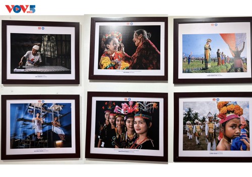 Pameran Foto : “Vietnam-Indonesia: Melalui Lensa Persahabatan“ - ảnh 11