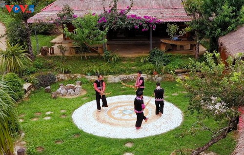 Dusun Masyarakat Etnis Minoritas Mong Mengembangkan Pariwisata Berbasis Masyarakat - ảnh 2