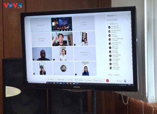 Perasaan Hadirin pada Upacara Penyampaian Penghargaan Lomba Mencari Tahu tentang Hubungan Persahabatan Vietnam-Indonesia - ảnh 2