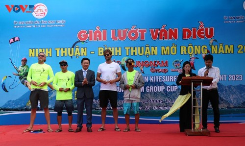 Kite surfing - a tourism product of Ninh Thuan province - ảnh 2