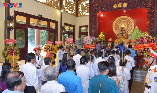 Feier zum 136. Geburtstag des Staatspräsidenten Ton Duc Thang - ảnh 1