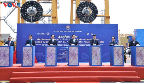 Staatspräsident Luong Cuong nimmt an der Einweihung der internationalen Containerhäfen Lach Huyen Nr. 3 und Nr. 4 teil - ảnh 2