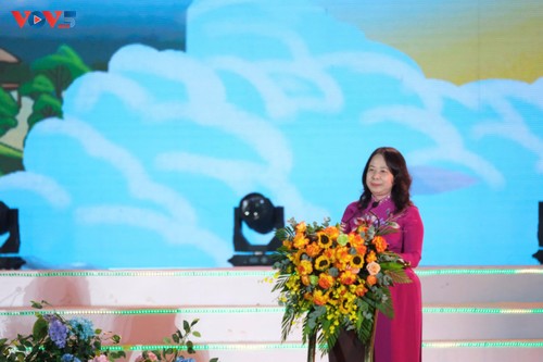 Vize-Staatspräsidentin Vo Thi Anh Xuan nimmt am Festival „Essenz des Nordwestens – Dien Bien 2025” teil - ảnh 1