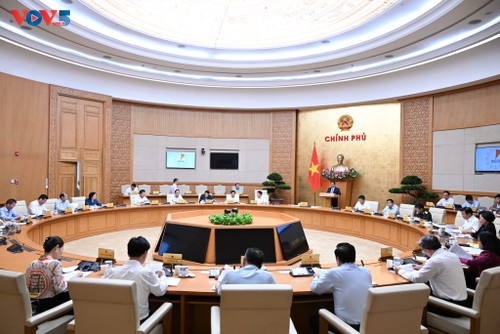 Premierminister Pham Minh Chinh leitete die Regierungssitzung über die Arbeit der zweistufigen Kommunalverwaltung - ảnh 1