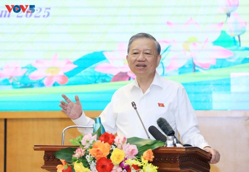 또 럼 당 서기장, 15대 국회 제10차 회의 앞서 수도 하노이 유권자와 소통 - ảnh 2