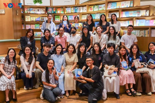 韓 작가 신경숙과의 만남, 한국 문학이 베트남 독자의 마음에 와닿을 때 - ảnh 4