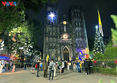 Musim Natal yang Meriah di Kota Hanoi - ảnh 16