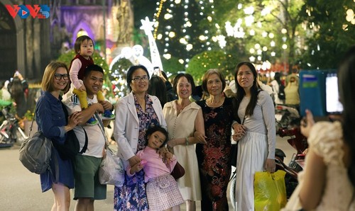 Musim Natal yang Meriah di Kota Hanoi - ảnh 17