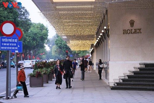 Musim Natal yang Meriah di Kota Hanoi - ảnh 1