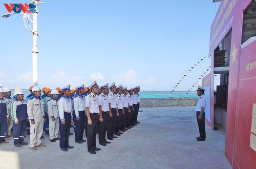 Warna-Warni Meriah “Hari Pesta Nasional” di Seluruh Penjuru Tanah Air Vietnam - ảnh 16