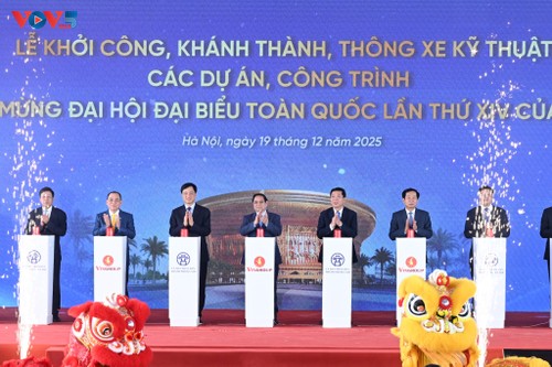 总额1360亿美元的234个大型工程同时动工、落成 - ảnh 1