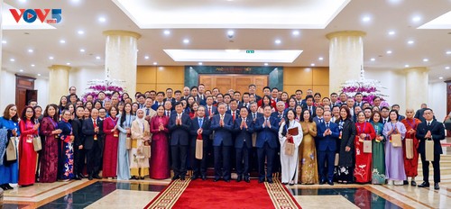 苏林：海外越南人是越南民族不可分割的重要组成部分 - ảnh 2