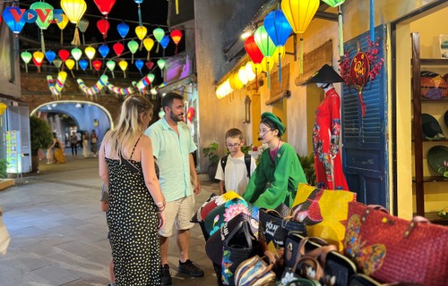 Plus de 19 millions de visiteurs internationaux au Vietnam: un record historique - ảnh 1