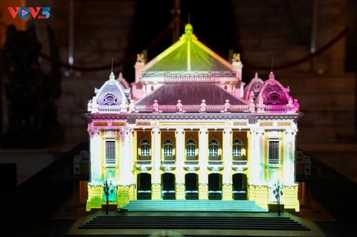 ១១៥ ឆ្នាំនៃរោងមហោស្រពហាណូយ - ដំណាលរឿងតាមរយៈពន្លឺនិងបច្ចេកវិទ្យា - ảnh 1