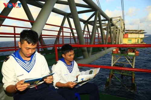 DK1 “steel fortresses” safeguard Vietnam’s maritime sovereignty - ảnh 3