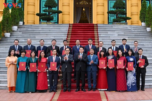 State President assigns tasks for 16 new ambassadors - ảnh 1