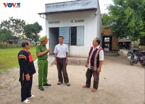 ກັບຄືນຄວາມເຊື່ອໝັ້ນ, ຮັກສາຄວາມສະຫງົບຂອງໝູ່ບ້ານຢູ່ ແຂວງ ຢາລາຍ - ảnh 1