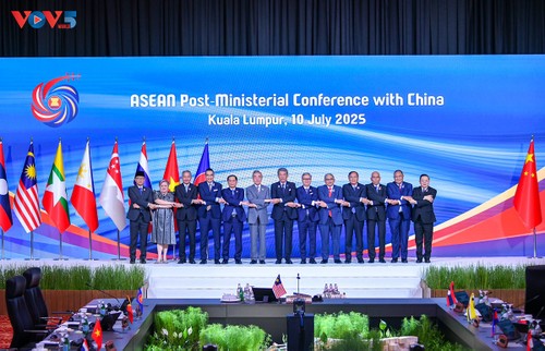 ASEAN calls for maintaining peace in East Sea - ảnh 1